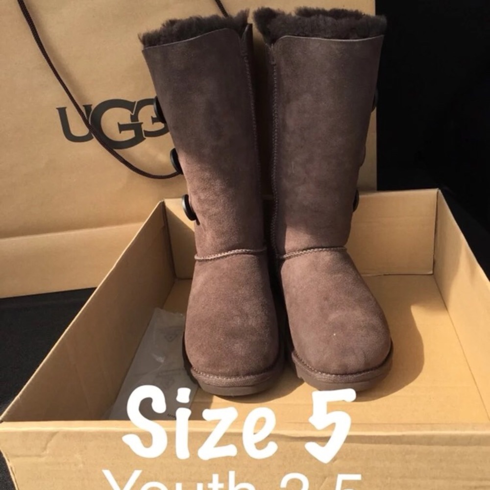 NIB Ugg Bailey Triple Button Boot